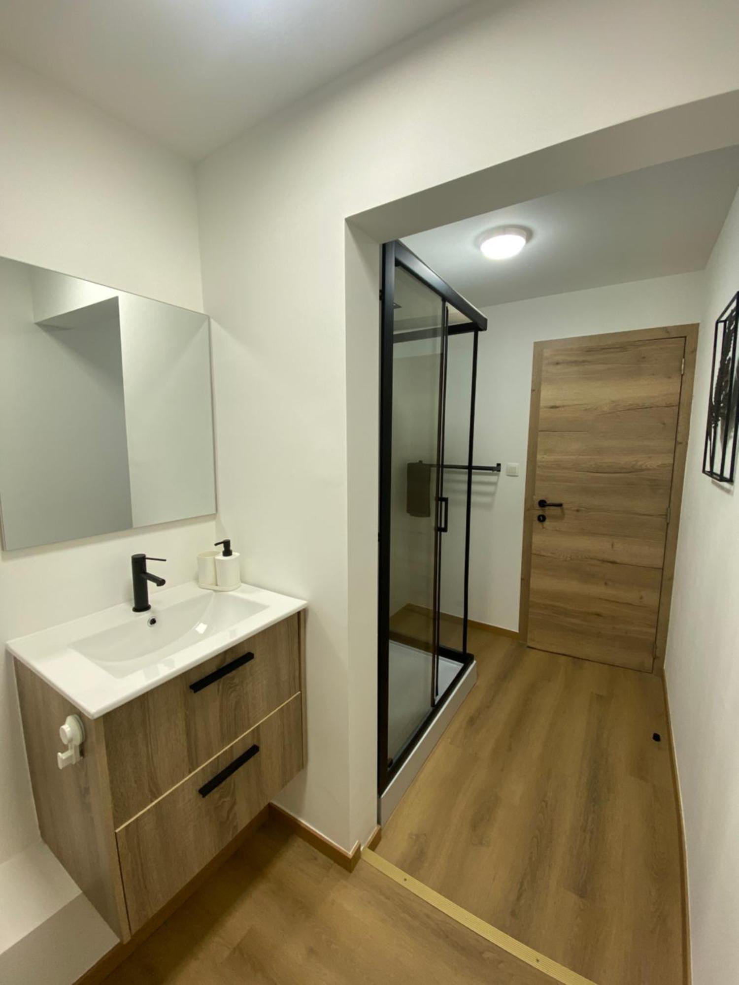1-D011 Superbe Appartement Spacieux Tres Calme Charleroi Ngoại thất bức ảnh